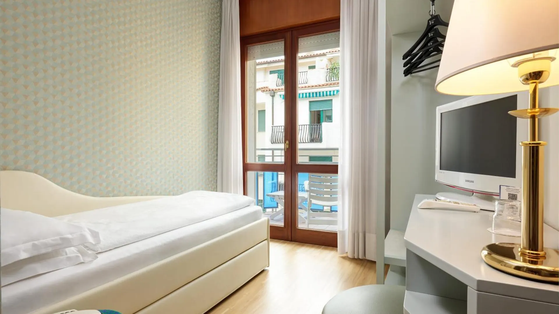 לידו די ג'סולו Hotel Croce Di Malta 4*, לידו די ג'סולו איטליה