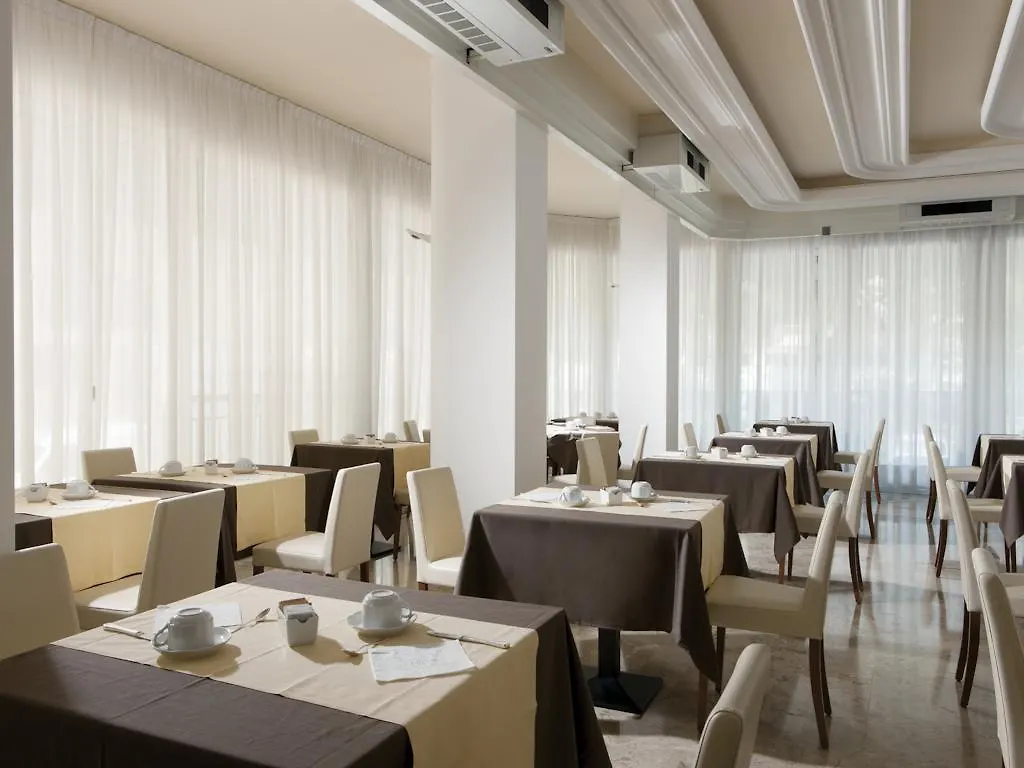 לידו די ג'סולו Hotel Croce Di Malta 4*, לידו די ג'סולו