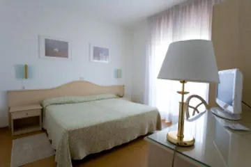 לידו די ג'סולו Hotel Croce Di Malta